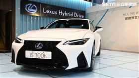 ▲LEXUS大改款IS 300h F-SPORT。（圖／鍾釗榛攝影）