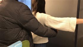 襲胸，猥褻。蘇怡璇攝影