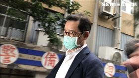 ▲立委收賄案首度開庭，被問到底認不認罪，白手套郭克銘不發一語，匆忙離開法院。（圖／記者楊佩琪攝）