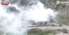 共軍模擬作戰隊目標物實施攻堅。（圖／翻攝自共軍微博）