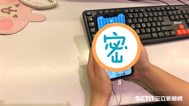 愛瘋摔浴室！他充電見「1通知」讚爆