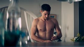 火線情深,皮耶尼內,Pierre Niney,消防員,鮮肉　圖／車庫娛樂提供