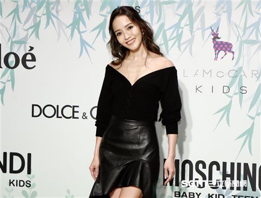 侯佩岑代言童裝品牌開幕記者會