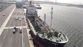 6人涉假報關以海上加油站賣油給北韓（1）台中地檢署12日指出，邱姓、蔡姓與徐姓男子為石化公司、船務公司負責人，認為「海上加油站」有利可圖，共同謀議以蔡男名下的油輪「北斗星號」作為海上加油船，在高雄港補給、台中港裝柴油後出港，透過引介過駁柴油給不詳買主牟利。（台中地檢署提供）中央社記者蘇木春傳真　108年9月12日