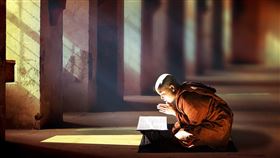 念經，佛教徒（示意圖／翻攝自pixabay）