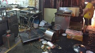 不滿早餐做太久⋯5醉漢竟聯手砸店！