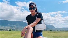 小禎自曝因「胸椎脊上韌帶扭挫傷併骨裂」須靜養1個月。（圖／翻攝自臉書）