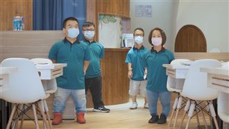 挺過霸凌　侏儒症患者開火鍋店圓夢