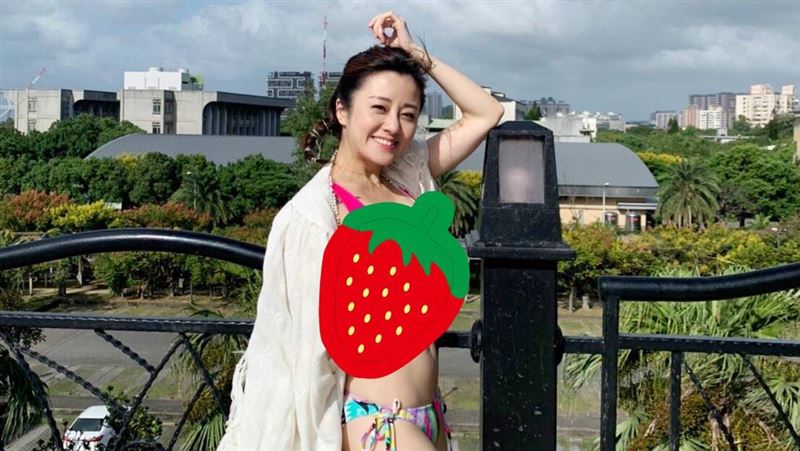 7歲廣告出道長巨乳　女星比基尼洩溝
