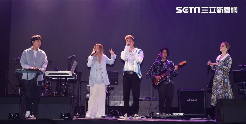 婁峻碩、慢慢說、Limi 組「金三元」限定團，攜手亞太電信為GtTV首場多視角演唱會開唱。（記者邱榮吉/攝影）