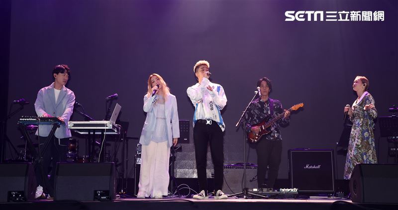 婁峻碩、慢慢說、Limi 組「金三元」限定團，攜手亞太電信為GtTV首場多視角演唱會開唱。（記者邱榮吉/攝影）