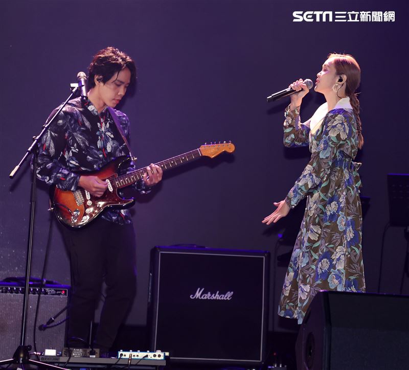 婁峻碩、慢慢說、Limi 組「金三元」限定團，攜手亞太電信為GtTV首場多視角演唱會開唱。（記者邱榮吉/攝影）