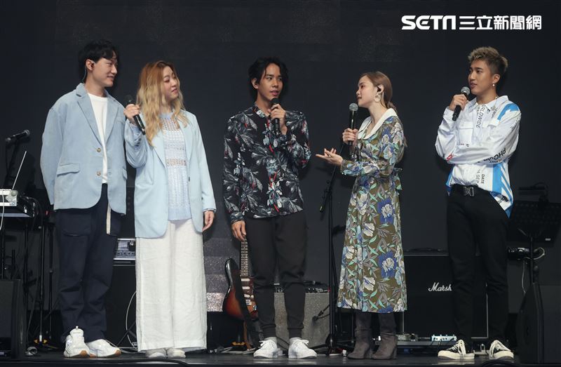 婁峻碩、慢慢說、Limi 組「金三元」限定團，攜手亞太電信為GtTV首場多視角演唱會開唱。（記者邱榮吉/攝影）