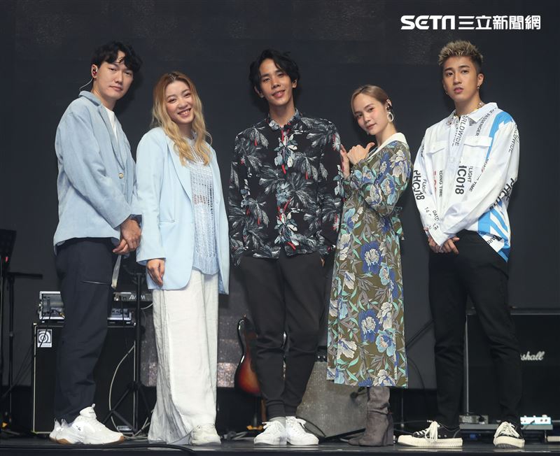 婁峻碩、慢慢說、Limi 組「金三元」限定團，攜手亞太電信為GtTV首場多視角演唱會開唱。（記者邱榮吉/攝影）