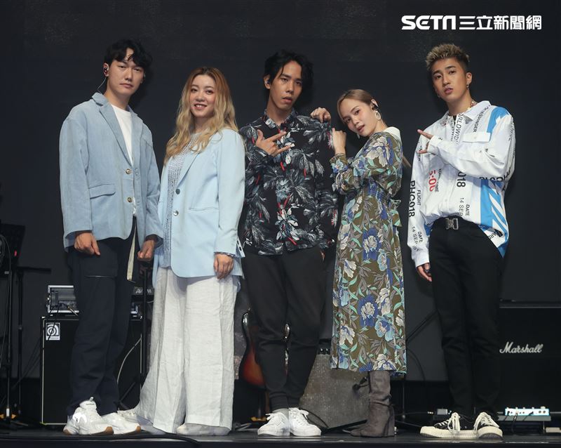 婁峻碩、慢慢說、Limi 組「金三元」限定團，攜手亞太電信為GtTV首場多視角演唱會開唱。（記者邱榮吉/攝影）