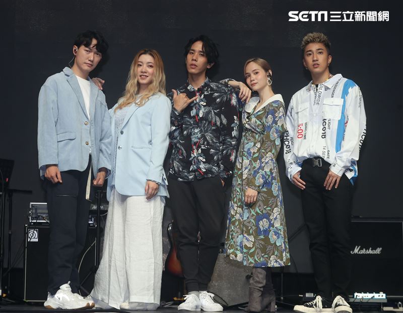 婁峻碩、慢慢說、Limi 組「金三元」限定團，攜手亞太電信為GtTV首場多視角演唱會開唱。（記者邱榮吉/攝影）