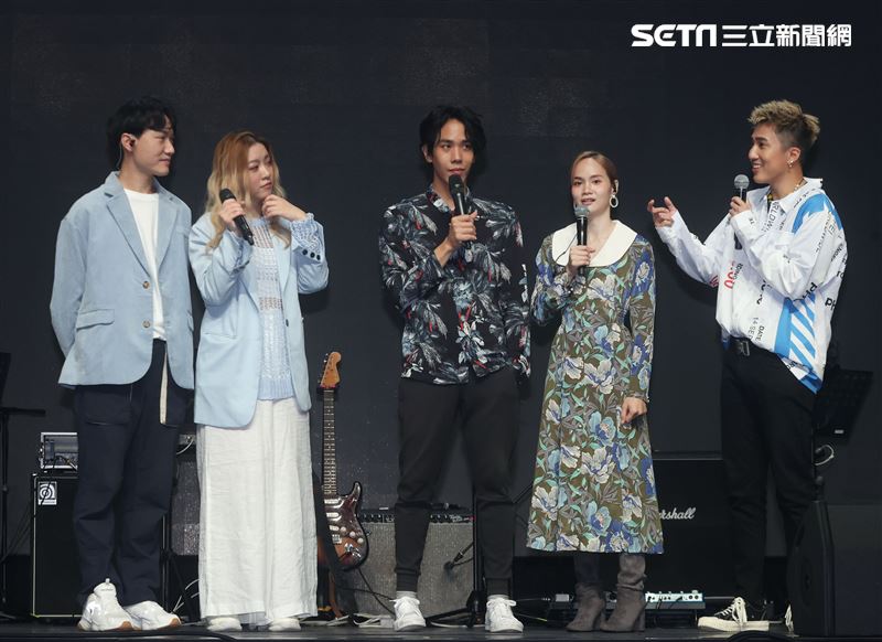 婁峻碩、慢慢說、Limi 組「金三元」限定團，攜手亞太電信為GtTV首場多視角演唱會開唱。（記者邱榮吉/攝影）