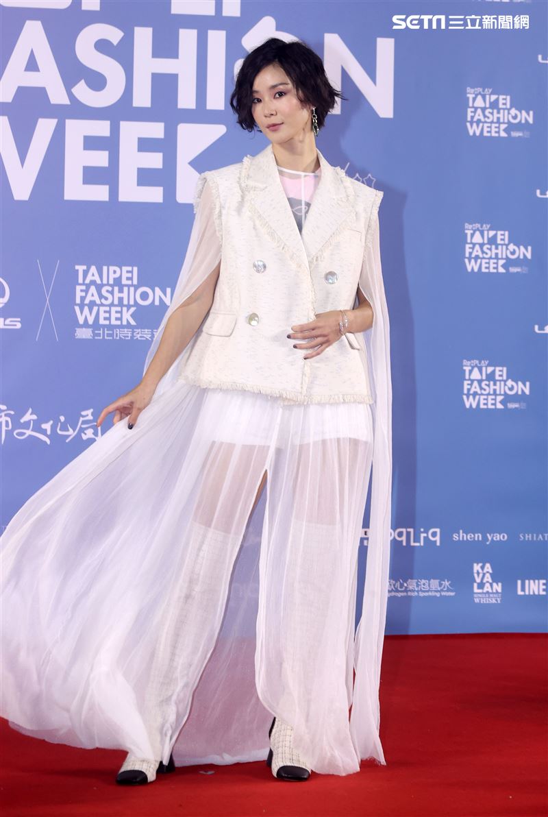 鍾瑤出席「2020臺北時裝週」壓軸時尚大秀。（記者邱榮吉/攝影）