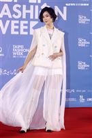鍾瑤出席「2020臺北時裝週」壓軸時尚大秀。（記者邱榮吉/攝影）