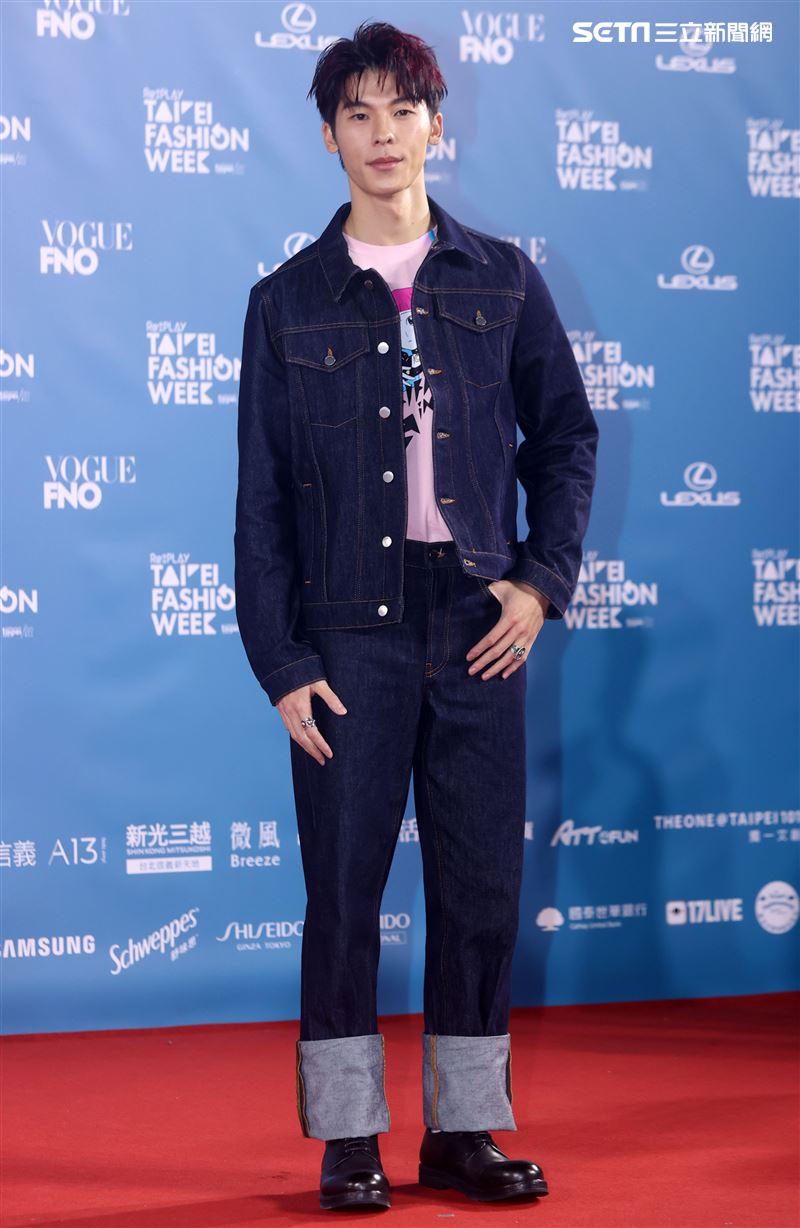 許光漢出席「2020臺北時裝週」壓軸時尚大秀。（記者邱榮吉/攝影）