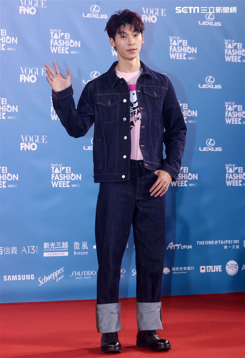 許光漢出席「2020臺北時裝週」壓軸時尚大秀。（記者邱榮吉/攝影）