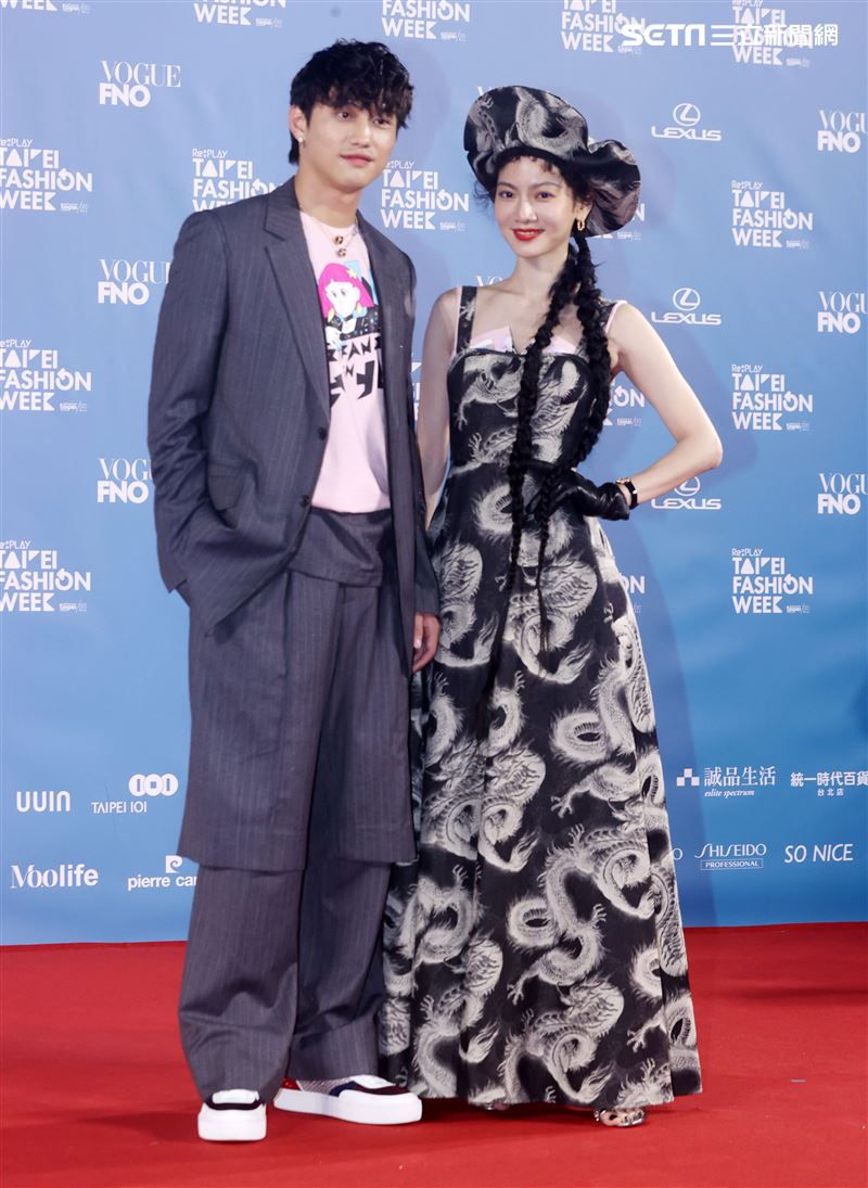 范少勳、曾之喬出席「2020臺北時裝週」壓軸時尚大秀。（記者邱榮吉/攝影）