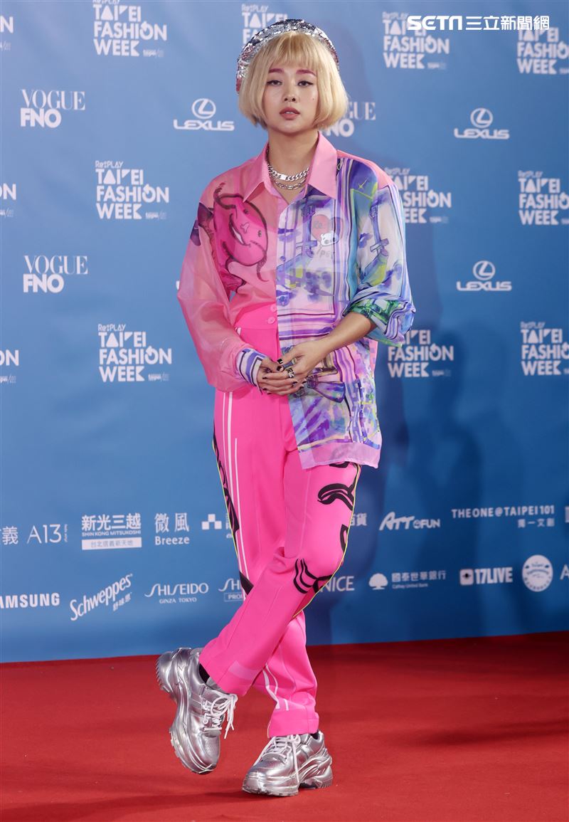 鬼鬼出席「2020臺北時裝週」壓軸時尚大秀。（記者邱榮吉/攝影）