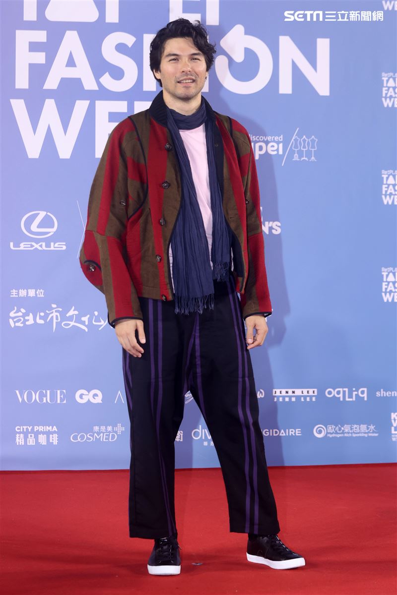 鳳小岳出席「2020臺北時裝週」壓軸時尚大秀。（記者邱榮吉/攝影）