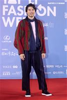 鳳小岳出席「2020臺北時裝週」壓軸時尚大秀。（記者邱榮吉/攝影）