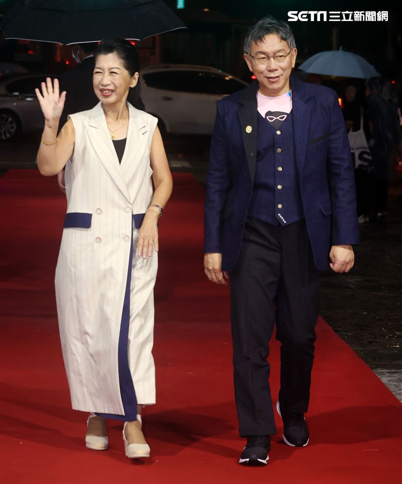 台北市長柯文哲與夫人出席「2020臺北時裝週」壓軸時尚大秀。（記者邱榮吉/攝影）