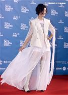 鍾瑤出席「2020臺北時裝週」壓軸時尚大秀。（記者邱榮吉/攝影）