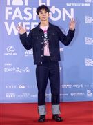 許光漢出席「2020臺北時裝週」壓軸時尚大秀。（記者邱榮吉/攝影）