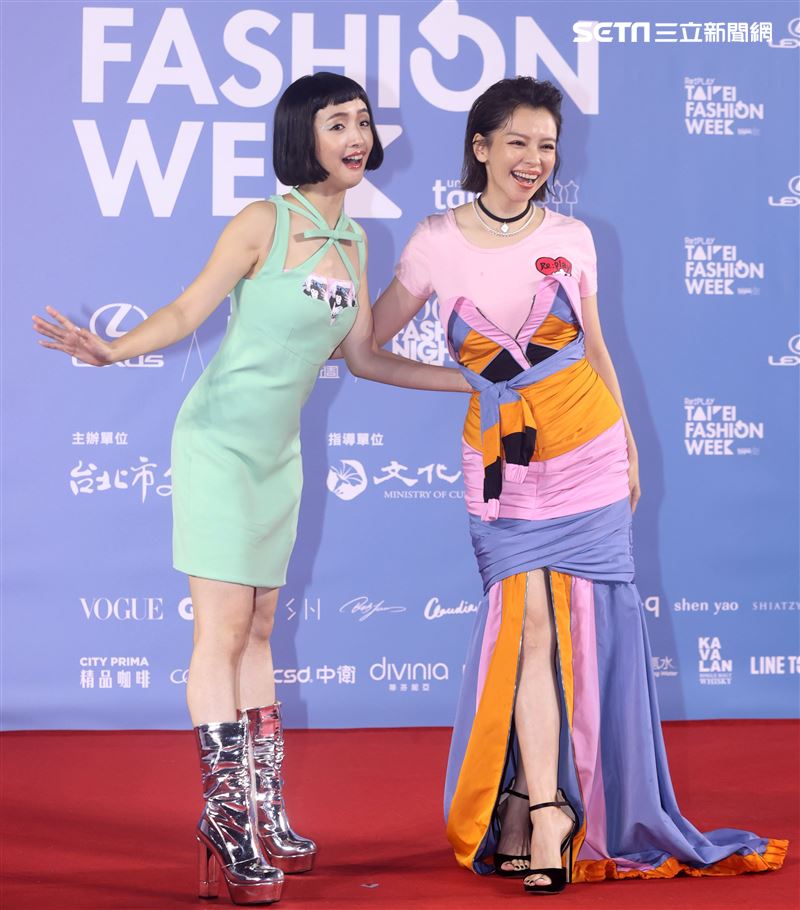 徐若瑄、林依晨出席「2020臺北時裝週」壓軸時尚大秀。（記者邱榮吉/攝影）