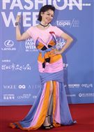 徐若瑄出席「2020臺北時裝週」壓軸時尚大秀。（記者邱榮吉/攝影）