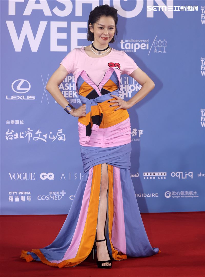 徐若瑄出席「2020臺北時裝週」壓軸時尚大秀。（記者邱榮吉/攝影）