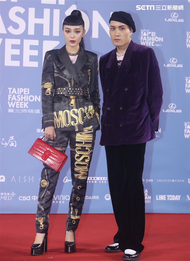 李函、黃宣出席「2020臺北時裝週」壓軸時尚大秀。（記者邱榮吉/攝影）
