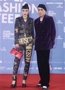 李函、黃宣出席「2020臺北時裝週」壓軸時尚大秀。（記者邱榮吉/攝影）