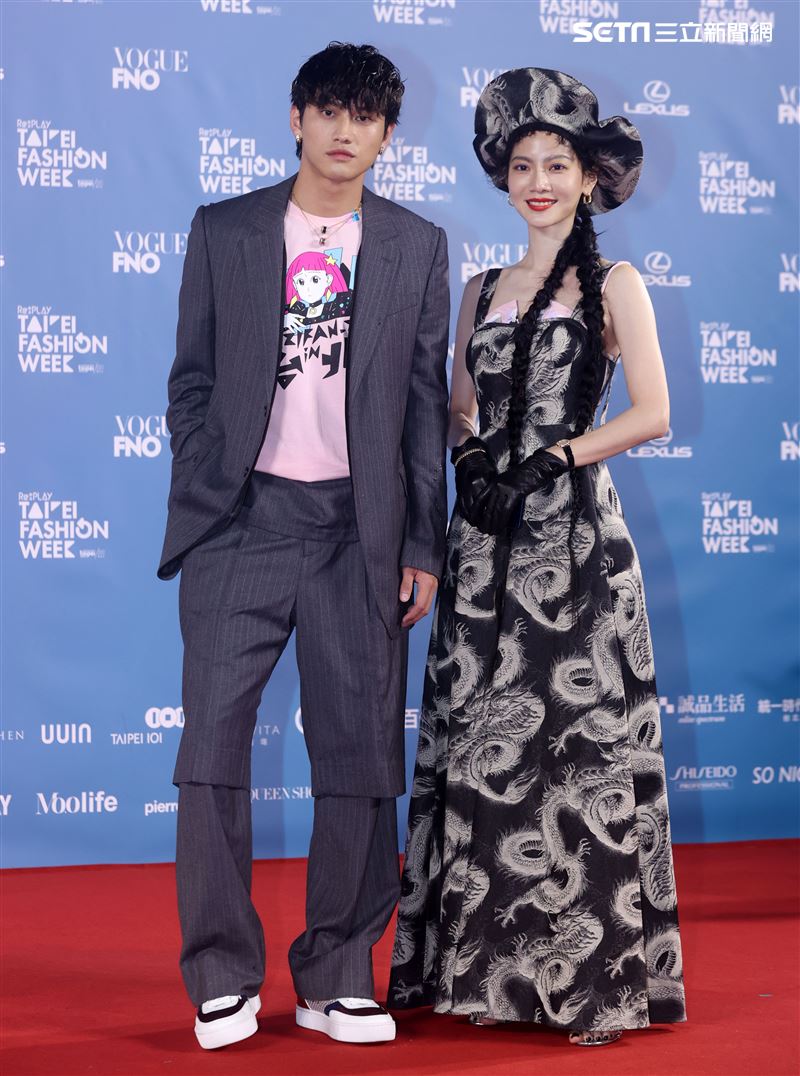 范少勳、曾之喬出席「2020臺北時裝週」壓軸時尚大秀。（記者邱榮吉/攝影）