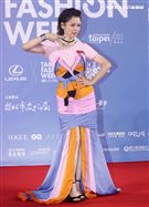 徐若瑄出席「2020臺北時裝週」壓軸時尚大秀。（記者邱榮吉/攝影）