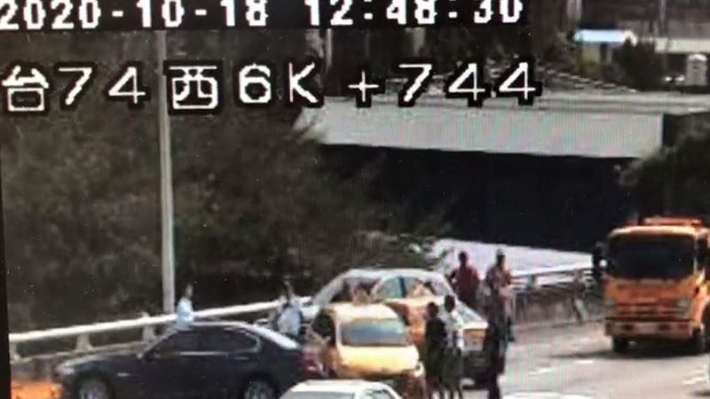 台74線連環車禍　5車撞一團3送醫