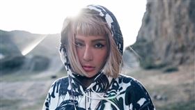 梁云菲短髮的模樣深受外界好評。（圖／翻攝自臉書）