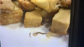 保護傘餐廳潑糞案　涉教唆3男子將移送北檢保護傘餐廳遭潑糞，犯嫌莫男到案後供稱，到餐廳吃飯時發現餐點內有蟑螂腳在內，心生不滿才持裝有雞糞等穢物前往店家潑灑；警方調閱監視器發現，江男及2名李男曾在餐廳和莫男接觸過，17日晚間拘提3人到案，預計18日下午移送北檢。（翻攝照片）中央社記者黃麗芸傳真　109年10月18日