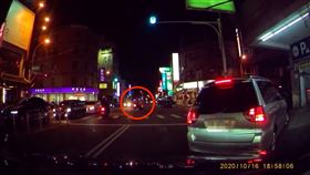 外送,無照,違規,擦傷,擦撞