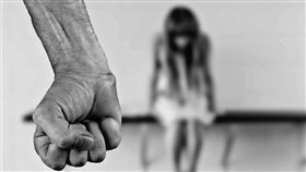 新北市府家庭暴力暨性侵害防治中心統計，防疫期家暴案量增加，家庭或親子衝突多。（示意圖／圖取自Pixabay圖庫）