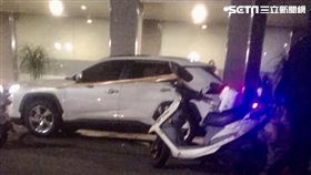 台北市中山區1名男子突然在車內暴斃身亡。（圖／讀者提供）