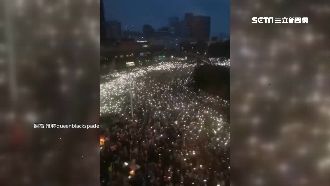 泰反政府示威延燒　民點燈包圍紀念碑