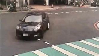 飄移撞車躺地裝死　無照屁孩：我很醉