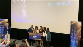 新北市學生影像新星獎頒獎（1）新北市雙溪高中學生以影像作品「在水一方」，細膩描繪新住民日常與自我認同，18日獲得「2020新北市學生影像新星獎」新北精神獎。中央社記者沈佩瑤攝　109年10月18日