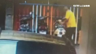 怪男持刀割機車坐墊　三秒膠灌鑰匙孔