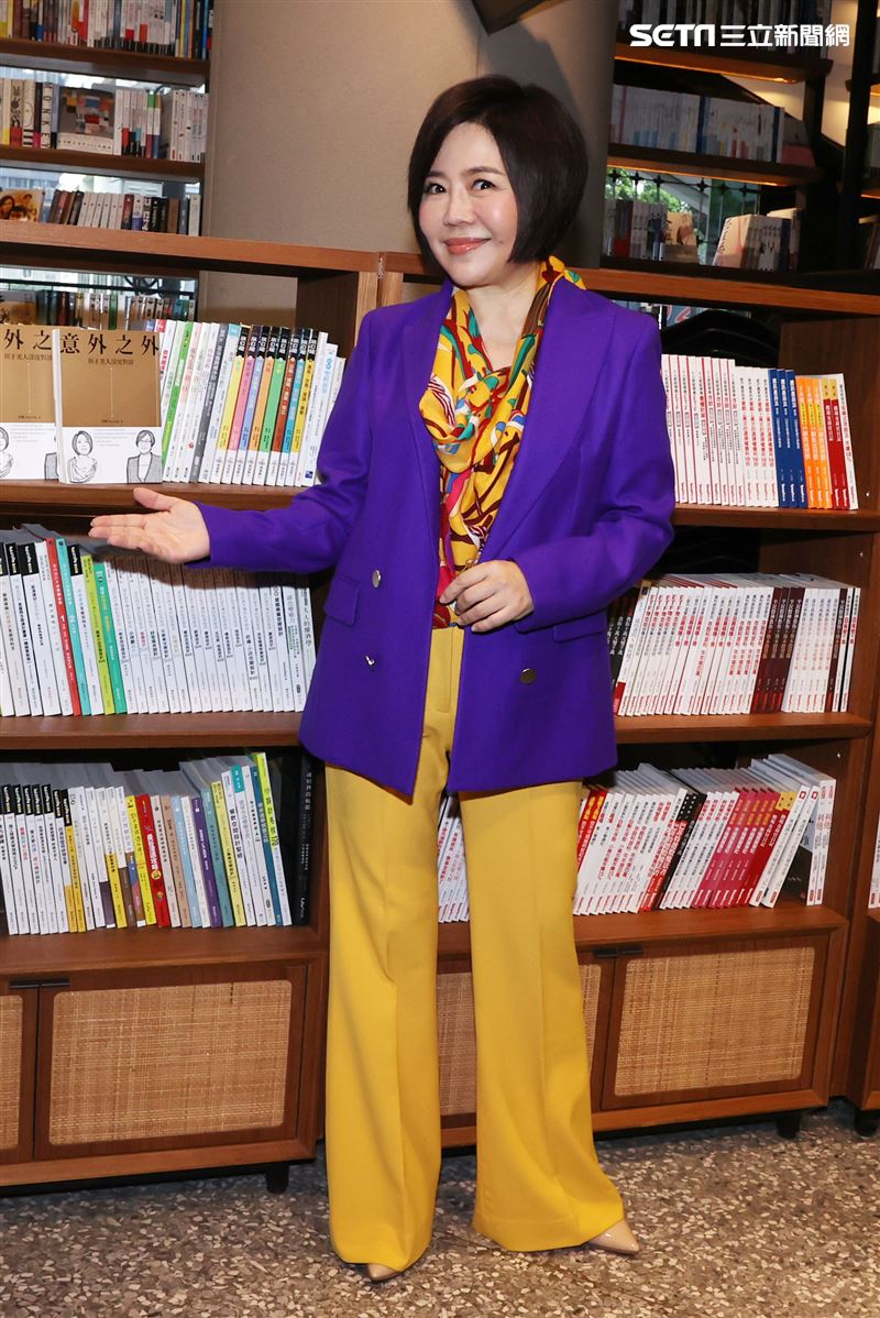 于美人「意外之外」新書發表會。（記者邱榮吉/攝影）